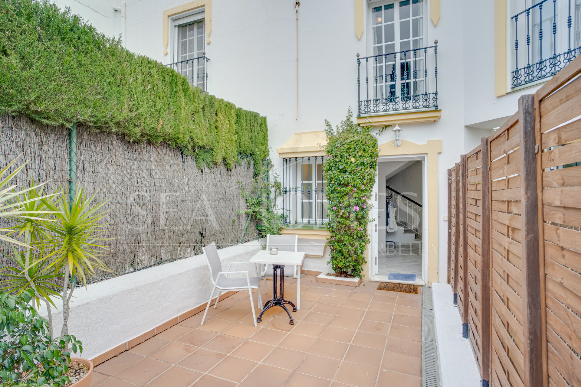 Wonderful three bedroom townhouse with sea views, located in Bel Air, Estepona