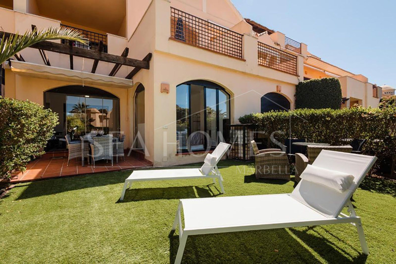 Fantastic Three-Bedroom Apartment in Las Mimosas Beach Gardens, Nueva Andalucía