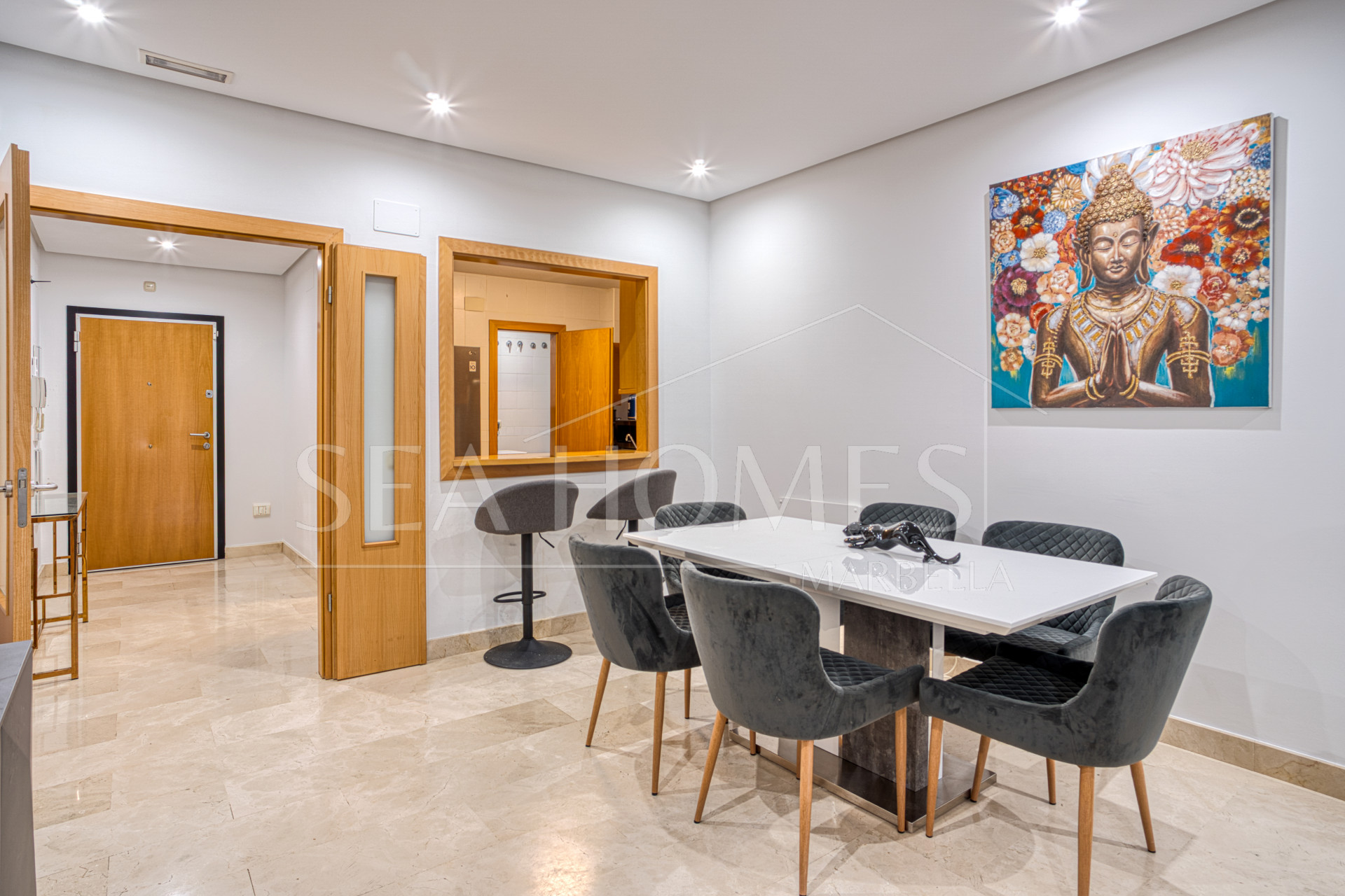 Fantastic west-facing three-bedroom apartment in Las Mimosas Beach Gardens, Nueva Andalucía.