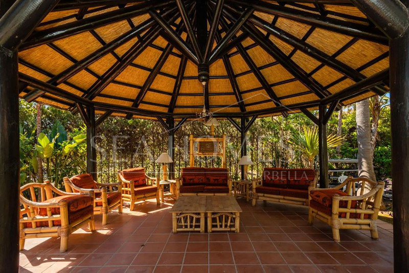 Fantastic Three-Bedroom Apartment in Las Mimosas Beach Gardens, Nueva Andalucía