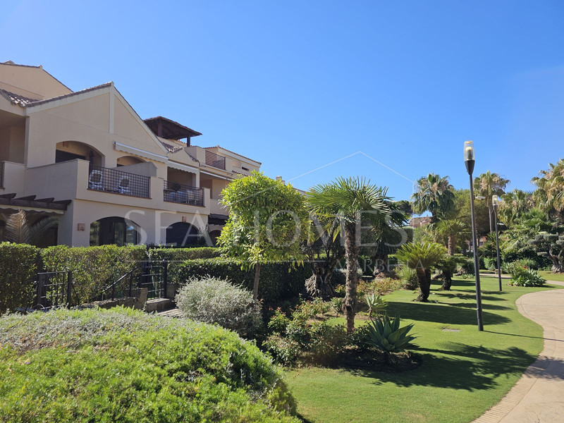 Fantastic Three-Bedroom Apartment in Las Mimosas Beach Gardens, Nueva Andalucía