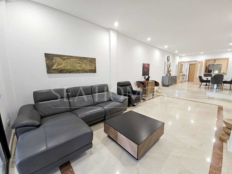 Fantastic Three-Bedroom Apartment in Las Mimosas Beach Gardens, Nueva Andalucía