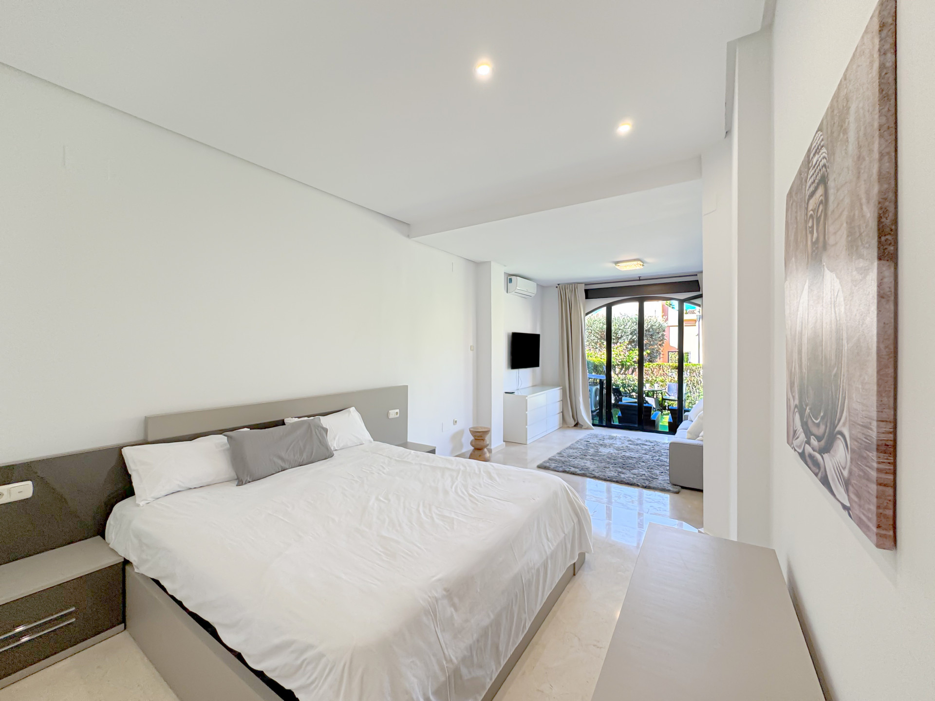 Fantástico apartamento de dos dormitorios en Las Mimosas Beach Gardens, Nueva Andalucía.
