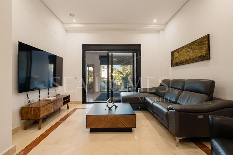Fantastic Three-Bedroom Apartment in Las Mimosas Beach Gardens, Nueva Andalucía