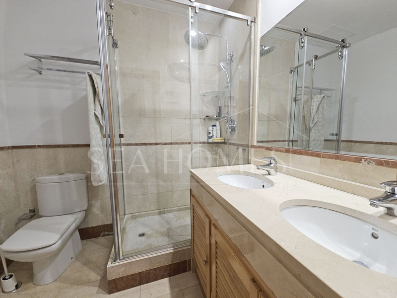 Fantastic Three-Bedroom Apartment in Las Mimosas Beach Gardens, Nueva Andalucía