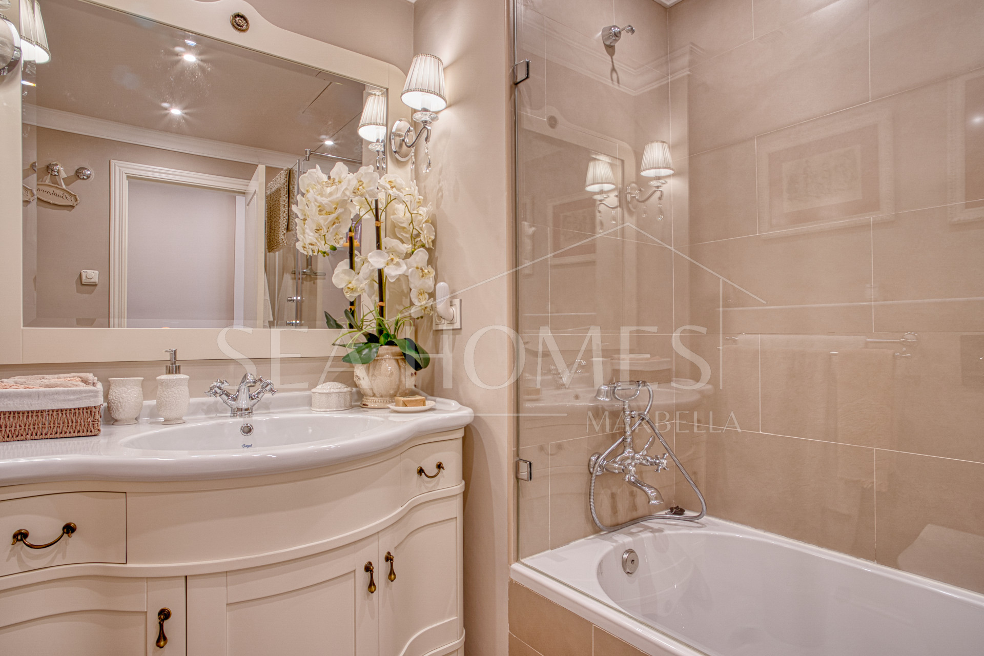 Exceptional four bedroom townhouse located in the heart of Marbella Center
