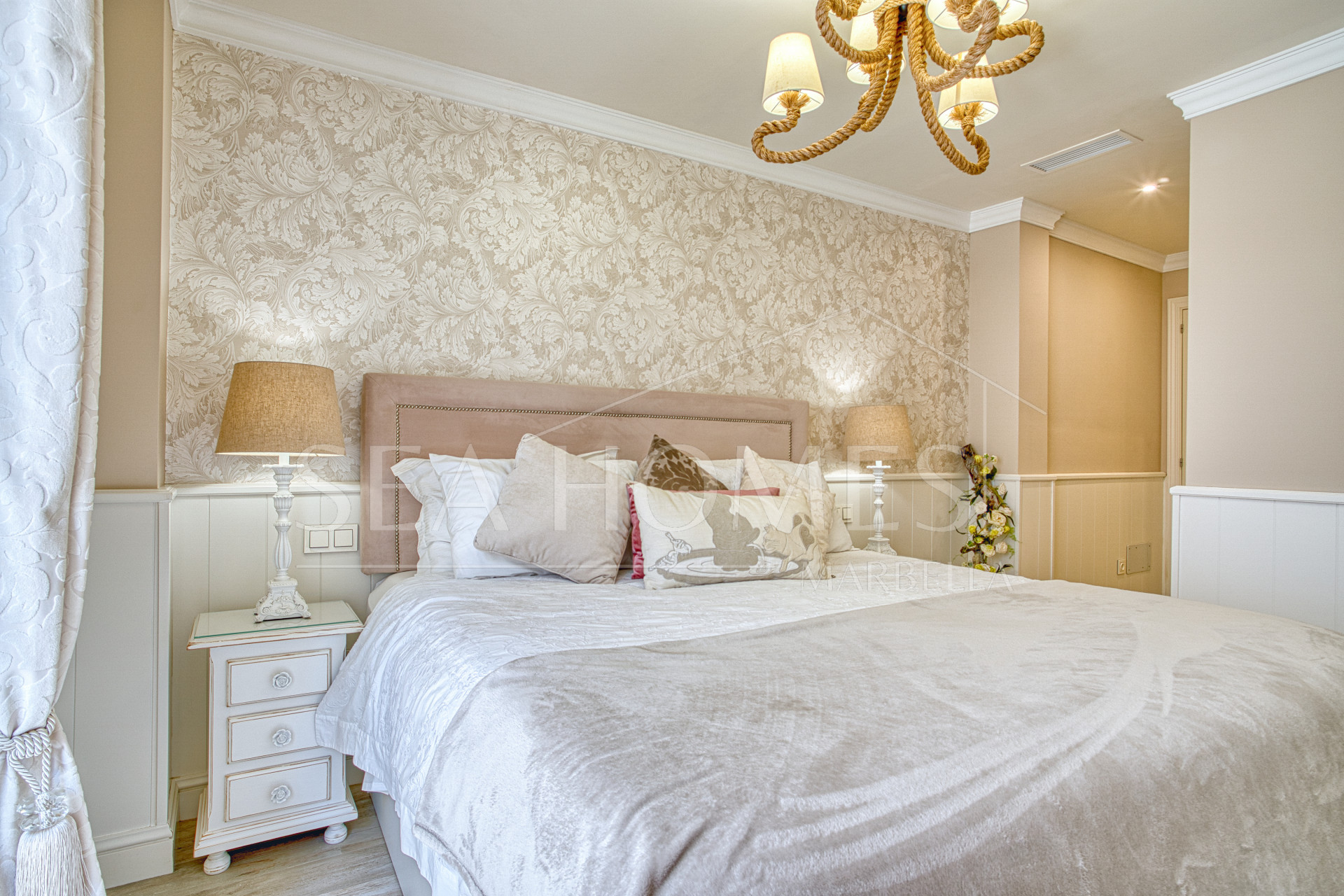 Exceptional four bedroom townhouse located in the heart of Marbella Center