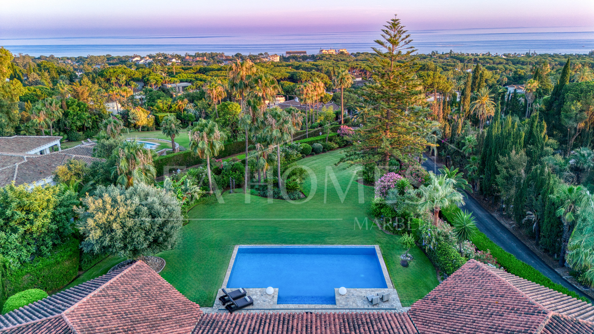 Beautiful, south facing four bedroom Villa located in the sought after area of Hacienda Las Chapas, Marbella