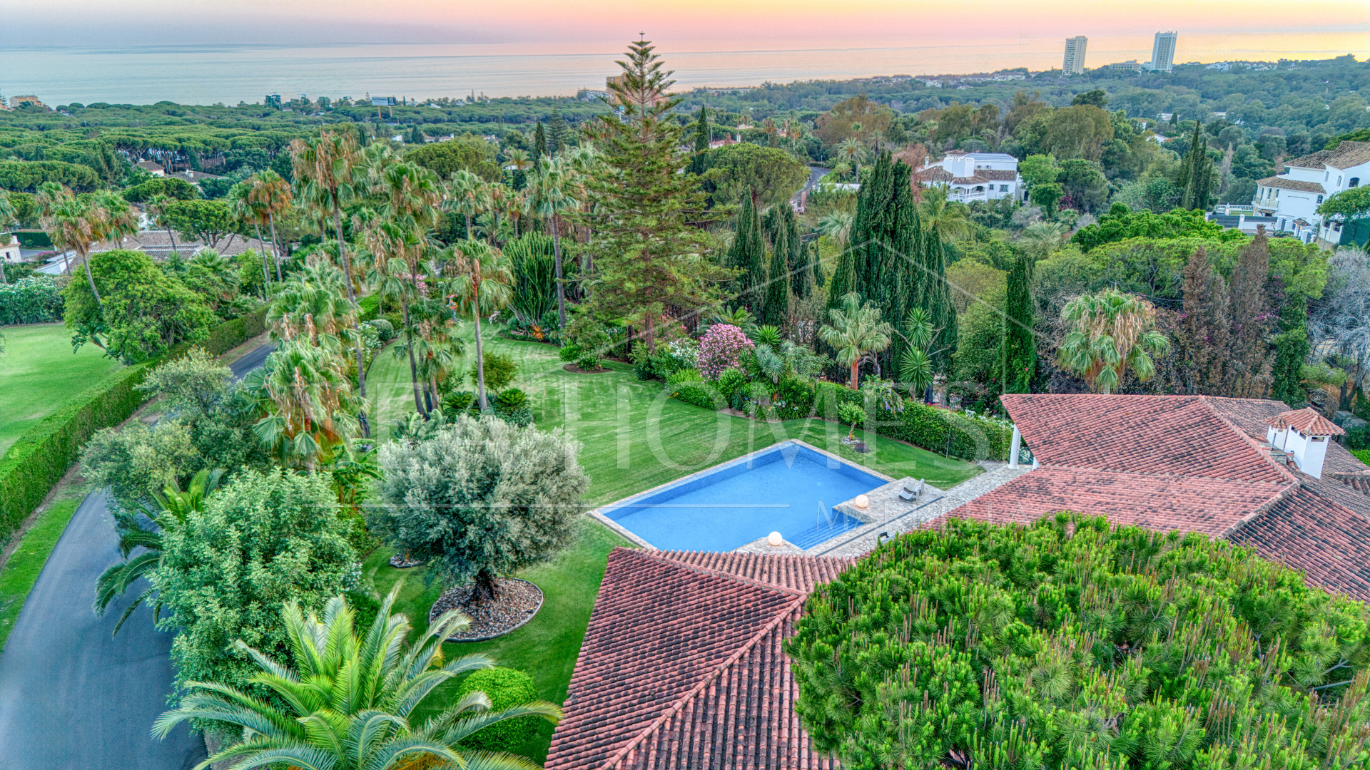 Beautiful, south facing four bedroom Villa located in the sought after area of Hacienda Las Chapas, Marbella
