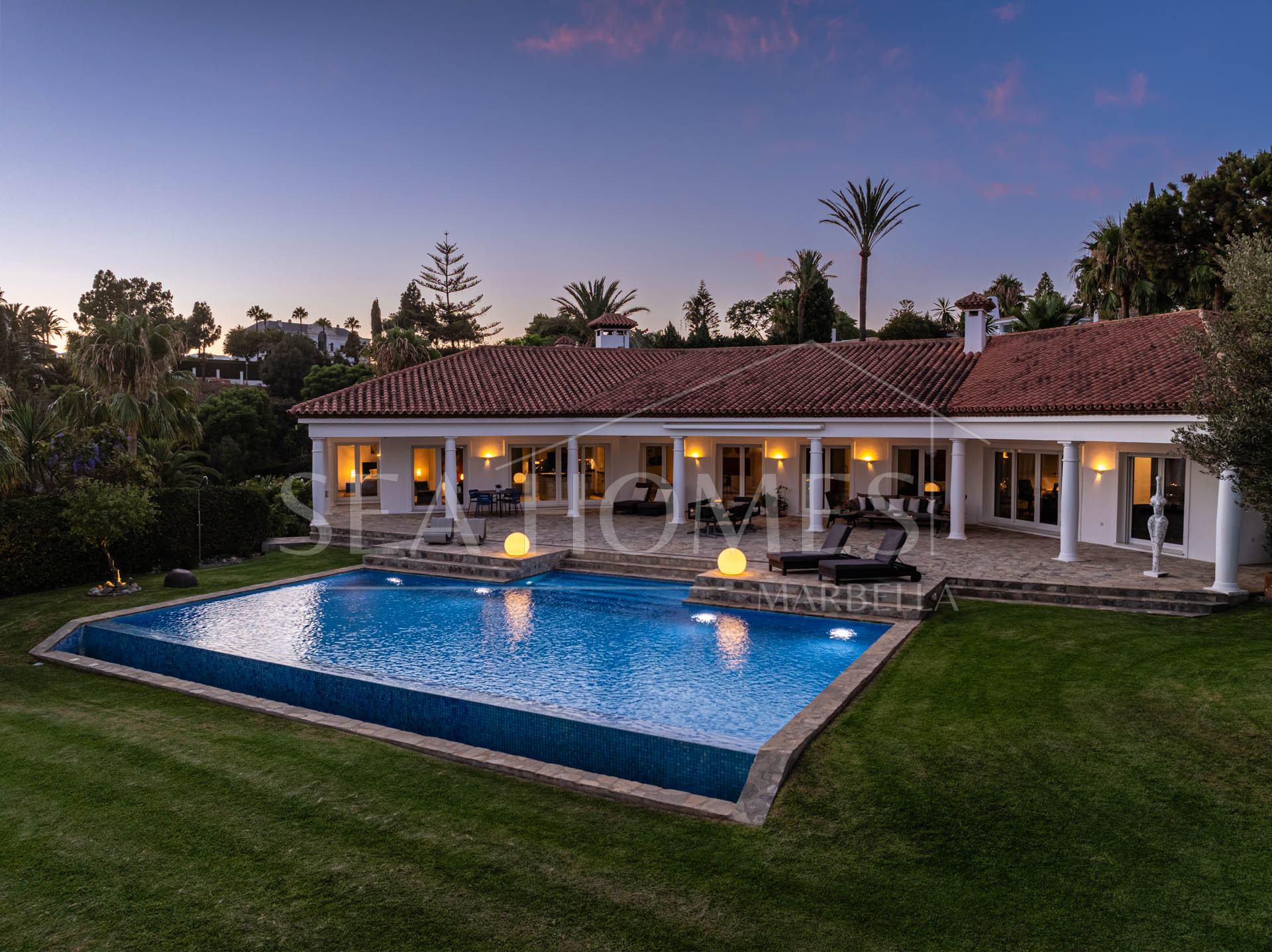 Beautiful, south facing four bedroom Villa located in the sought after area of Hacienda Las Chapas, Marbella