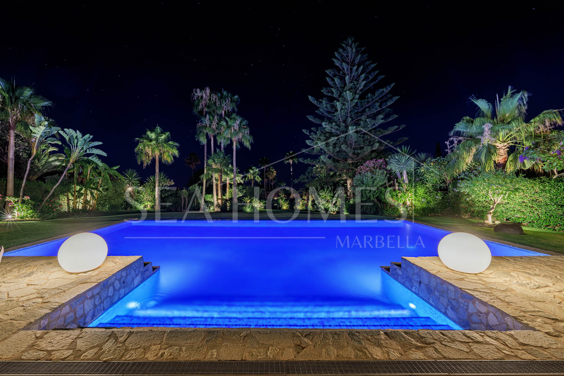 Beautiful, south facing four bedroom Villa located in the sought after area of Hacienda Las Chapas, Marbella