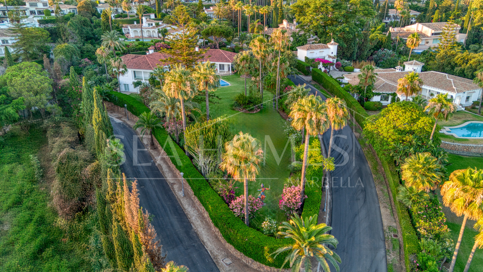 Beautiful, south facing four bedroom Villa located in the sought after area of Hacienda Las Chapas, Marbella