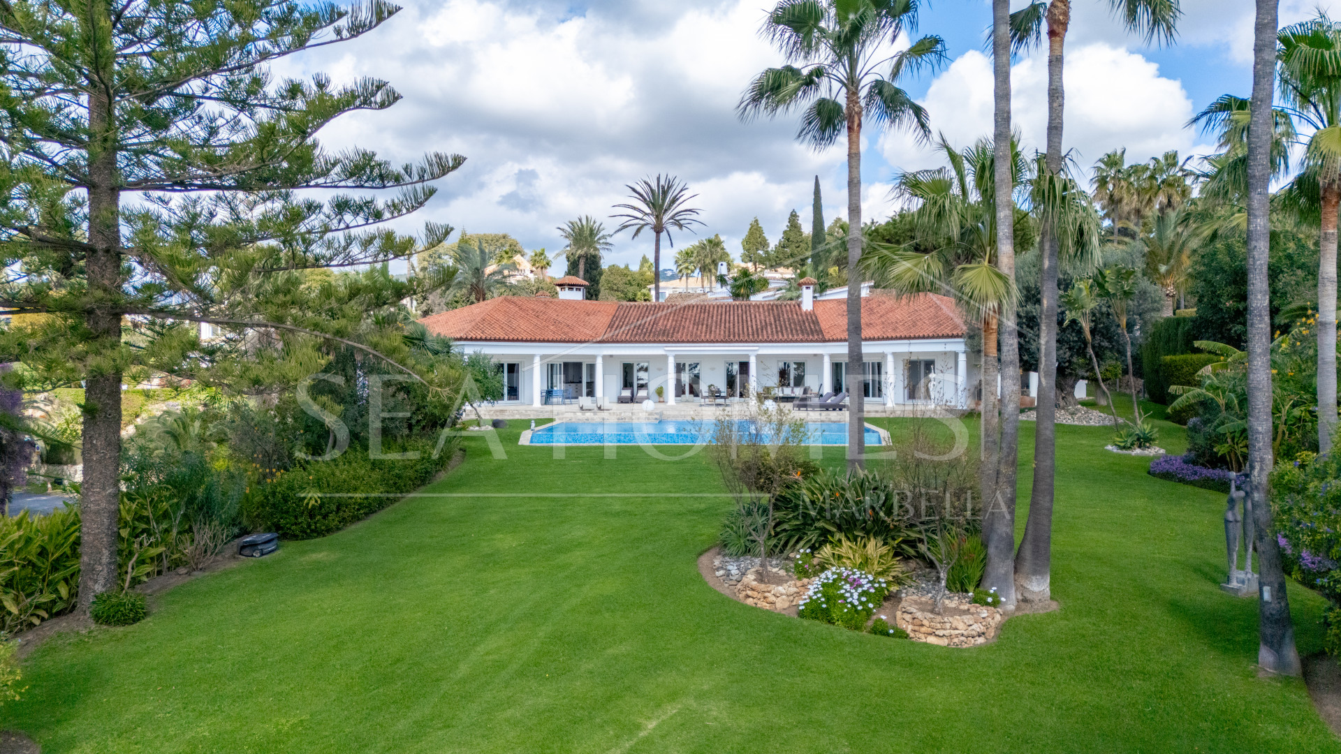 Beautiful, south facing four bedroom Villa located in the sought after area of Hacienda Las Chapas, Marbella