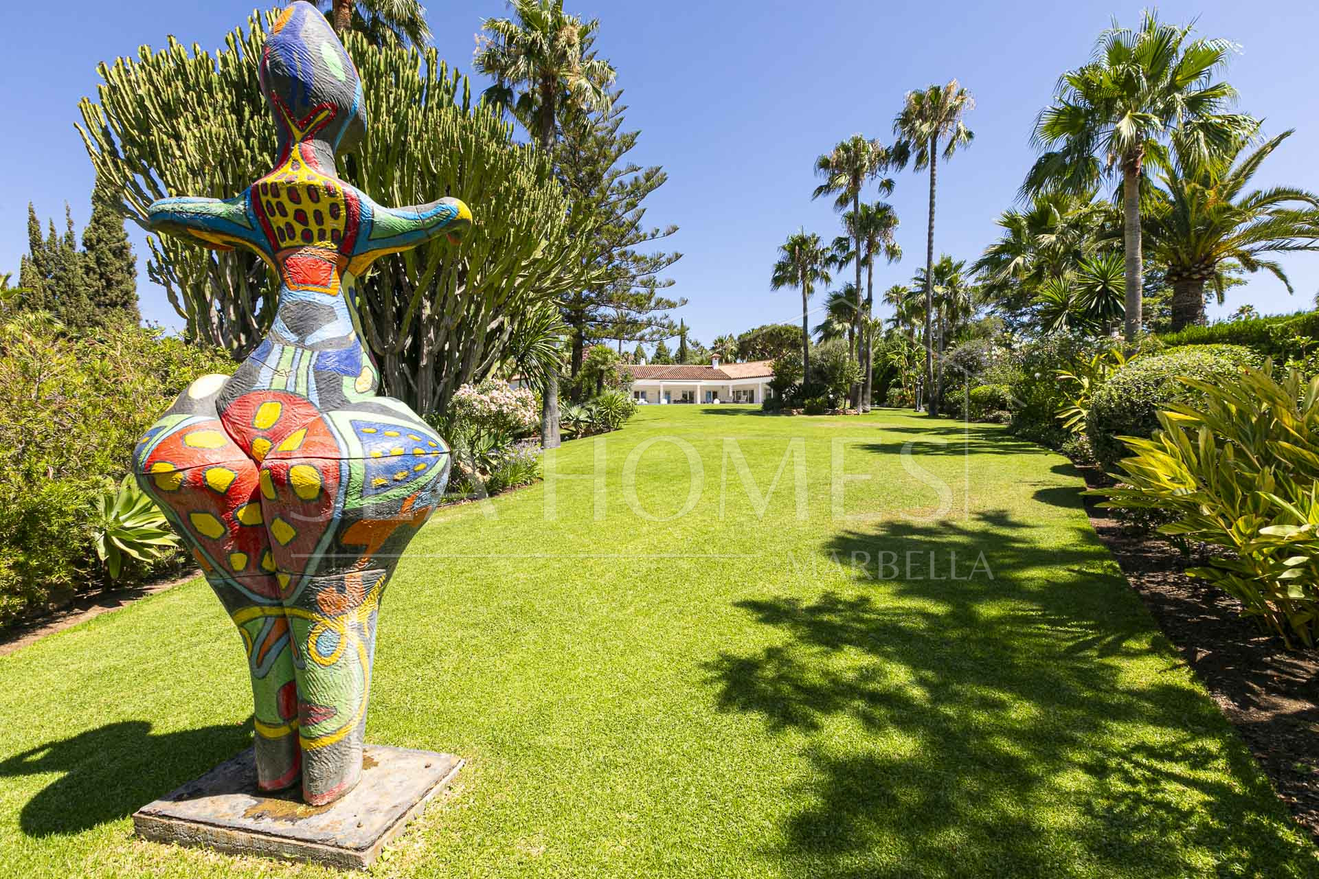 Beautiful, south facing four bedroom Villa located in the sought after area of Hacienda Las Chapas, Marbella