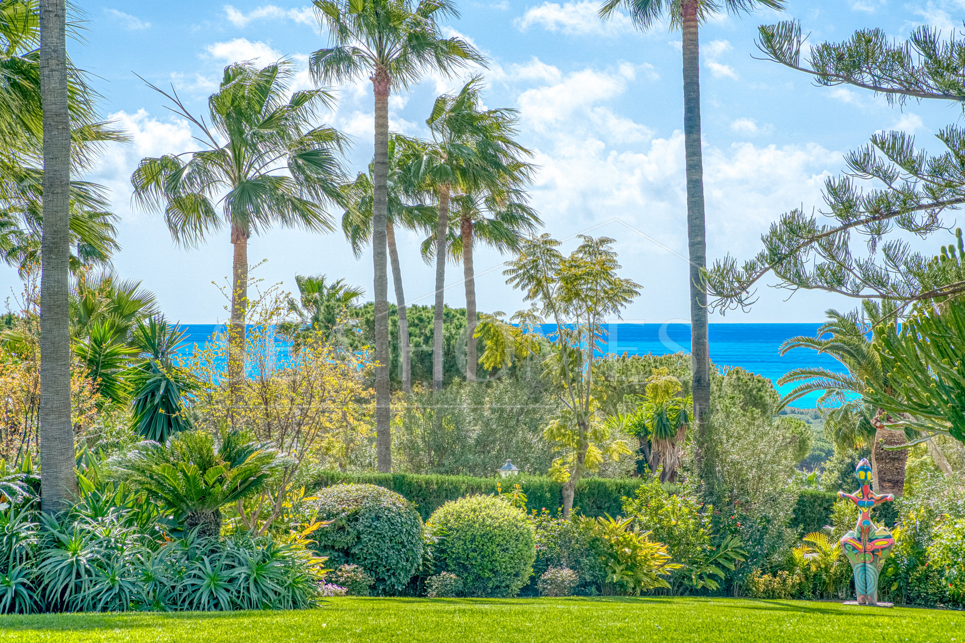 Beautiful, south facing four bedroom Villa located in the sought after area of Hacienda Las Chapas, Marbella