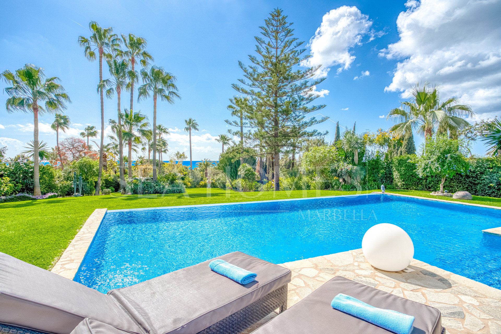 Beautiful, south facing four bedroom Villa located in the sought after area of Hacienda Las Chapas, Marbella
