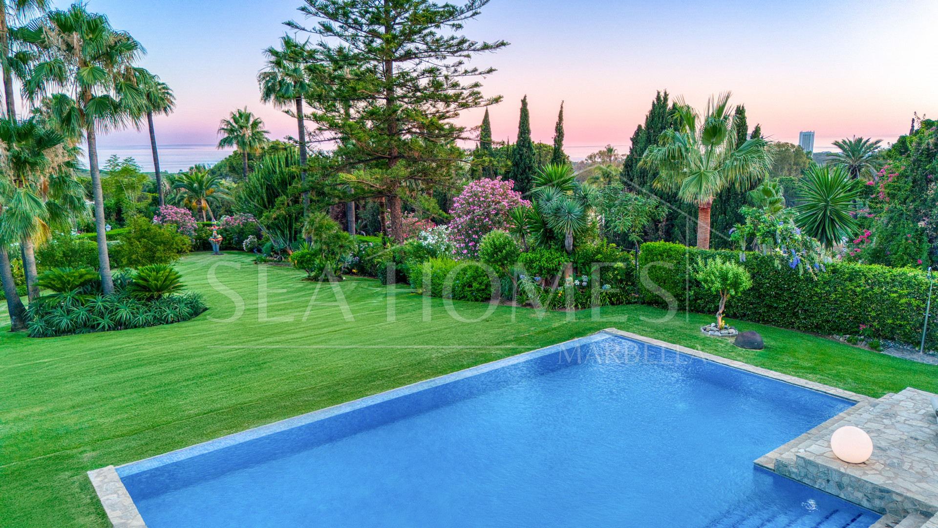 Beautiful, south facing four bedroom Villa located in the sought after area of Hacienda Las Chapas, Marbella