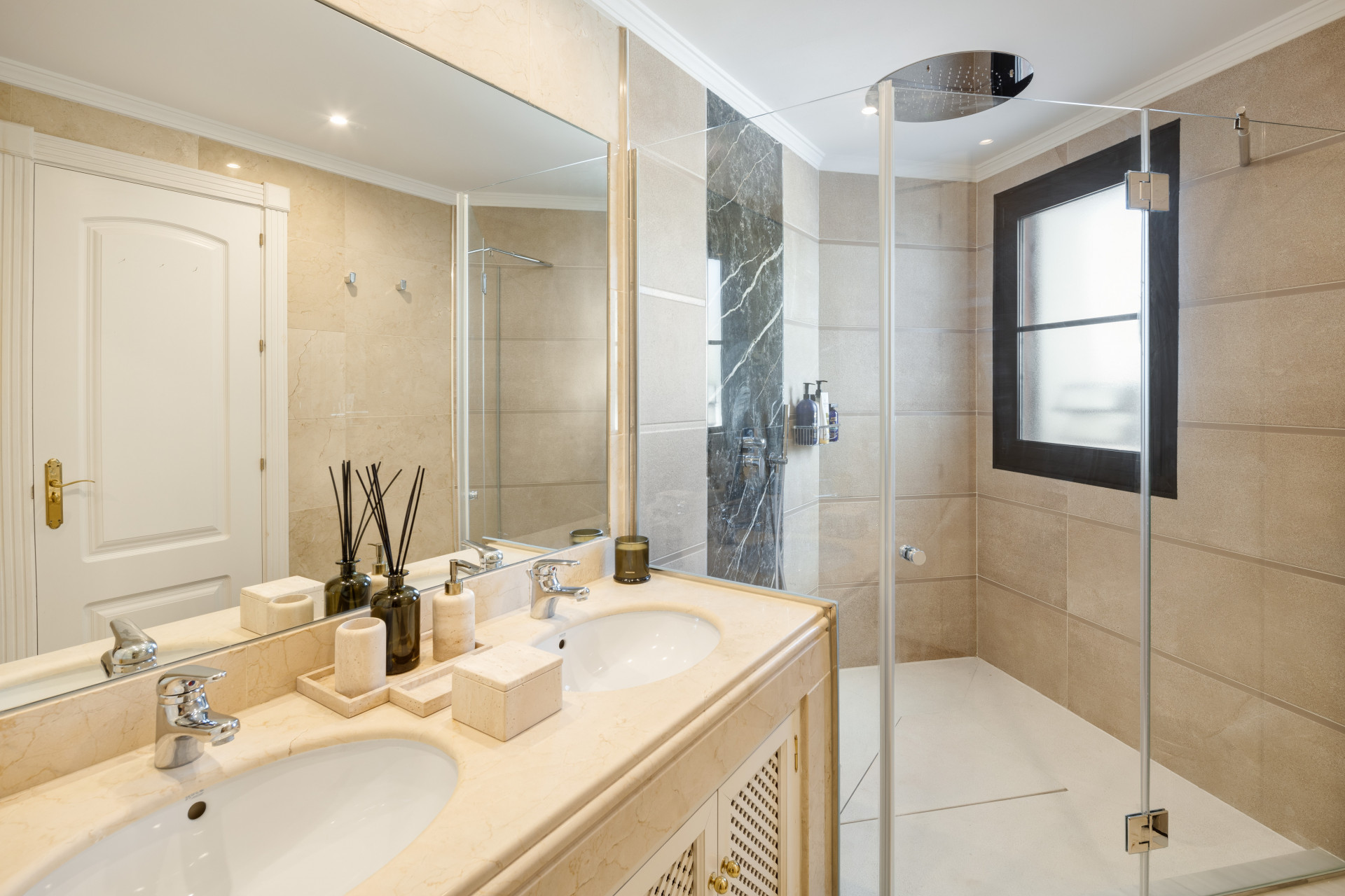 Beautiful four bedroom front line golf villa in La Quinta, Benahavis