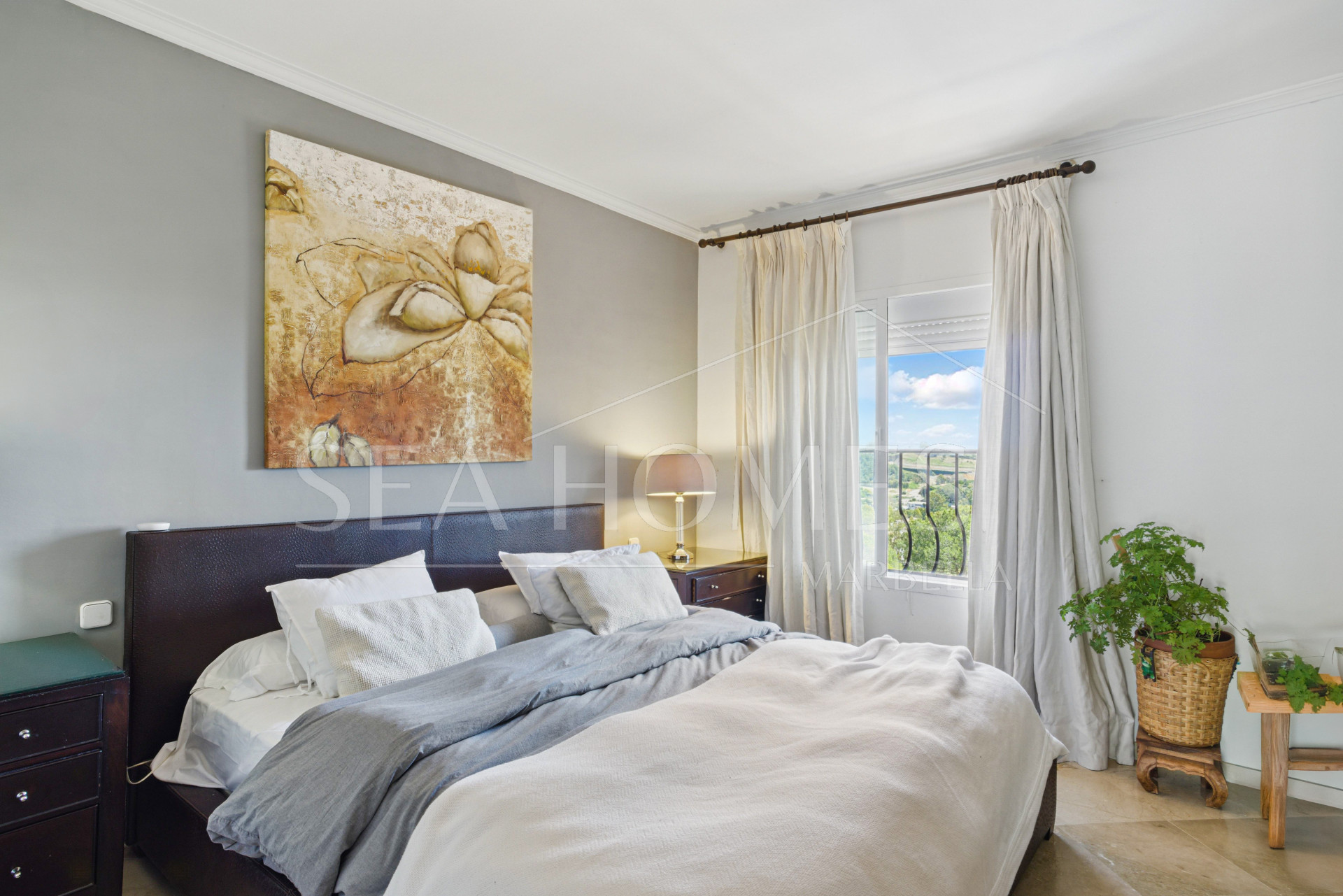 Spacious four-bedroom, duplex penthouse in the Los Pinos de Aloha complex, Nueva Andalucía, Marbella