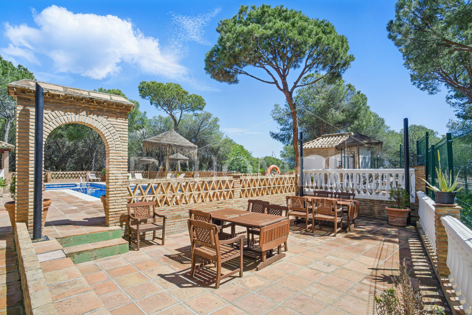Spacious four-bedroom, duplex penthouse in the Los Pinos de Aloha complex, Nueva Andalucía, Marbella