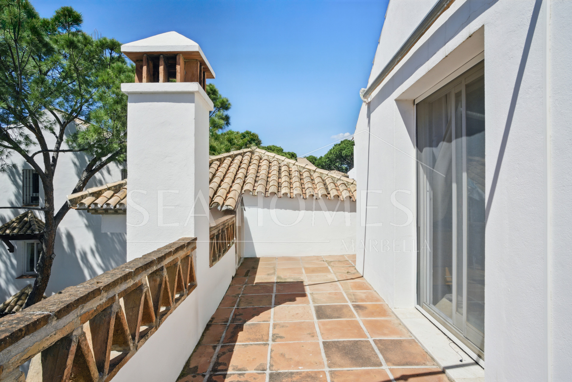 Spacious four-bedroom, duplex penthouse in the Los Pinos de Aloha complex, Nueva Andalucía, Marbella