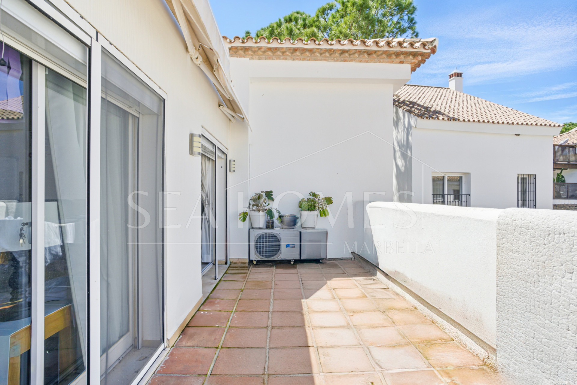 Spacious four-bedroom, duplex penthouse in the Los Pinos de Aloha complex, Nueva Andalucía, Marbella