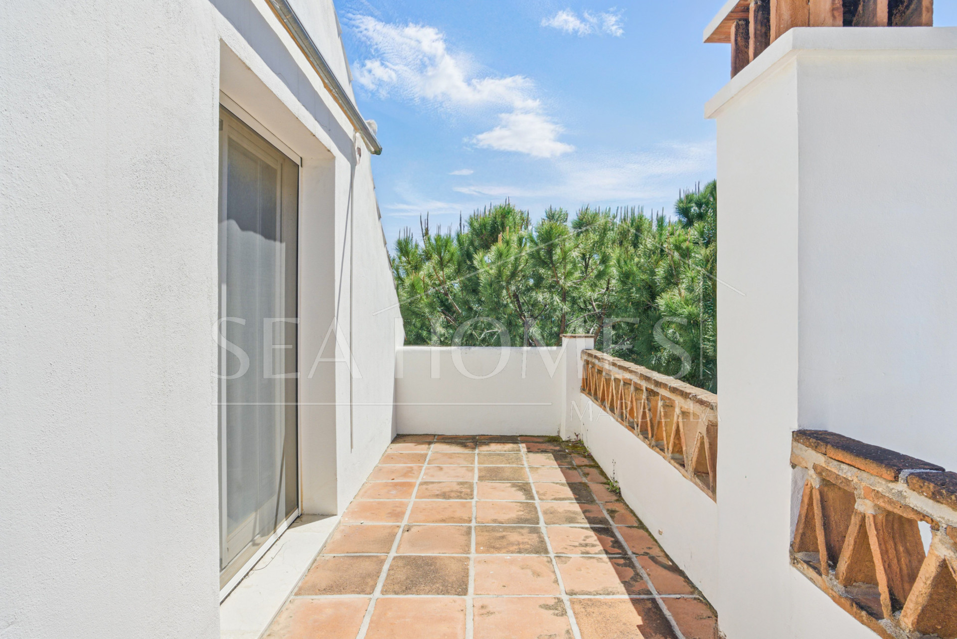Spacious four-bedroom, duplex penthouse in the Los Pinos de Aloha complex, Nueva Andalucía, Marbella