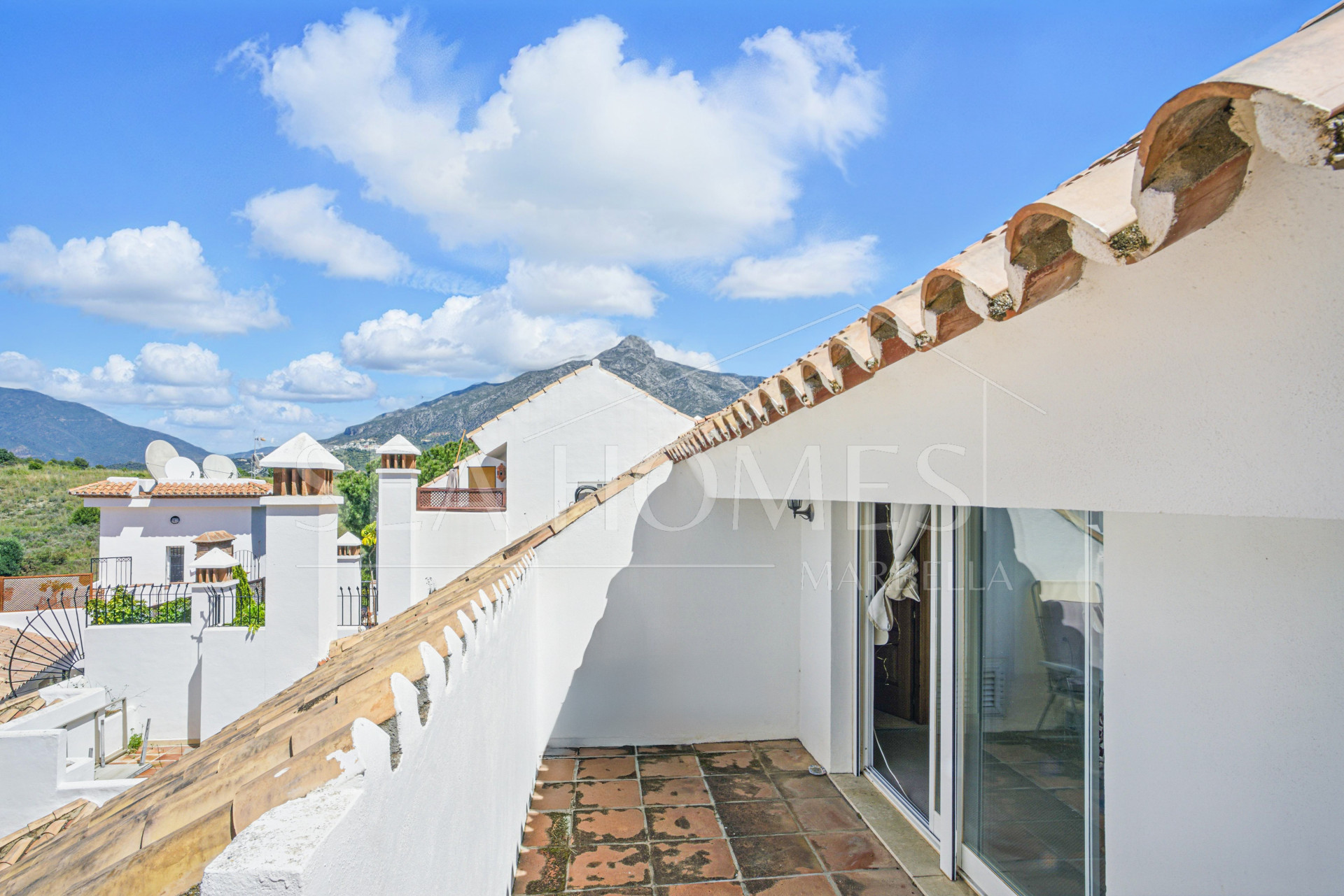 Spacious four-bedroom, duplex penthouse in the Los Pinos de Aloha complex, Nueva Andalucía, Marbella