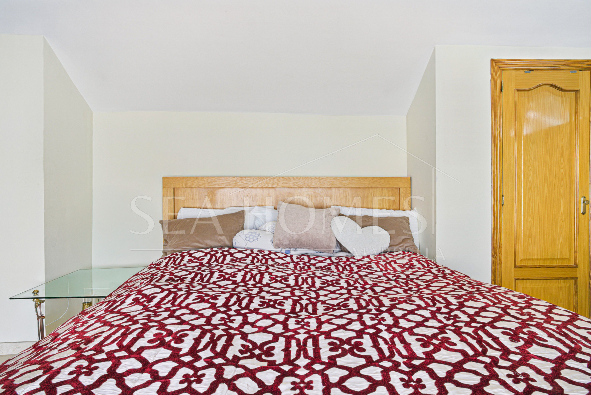 Spacious four-bedroom, duplex penthouse in the Los Pinos de Aloha complex, Nueva Andalucía, Marbella