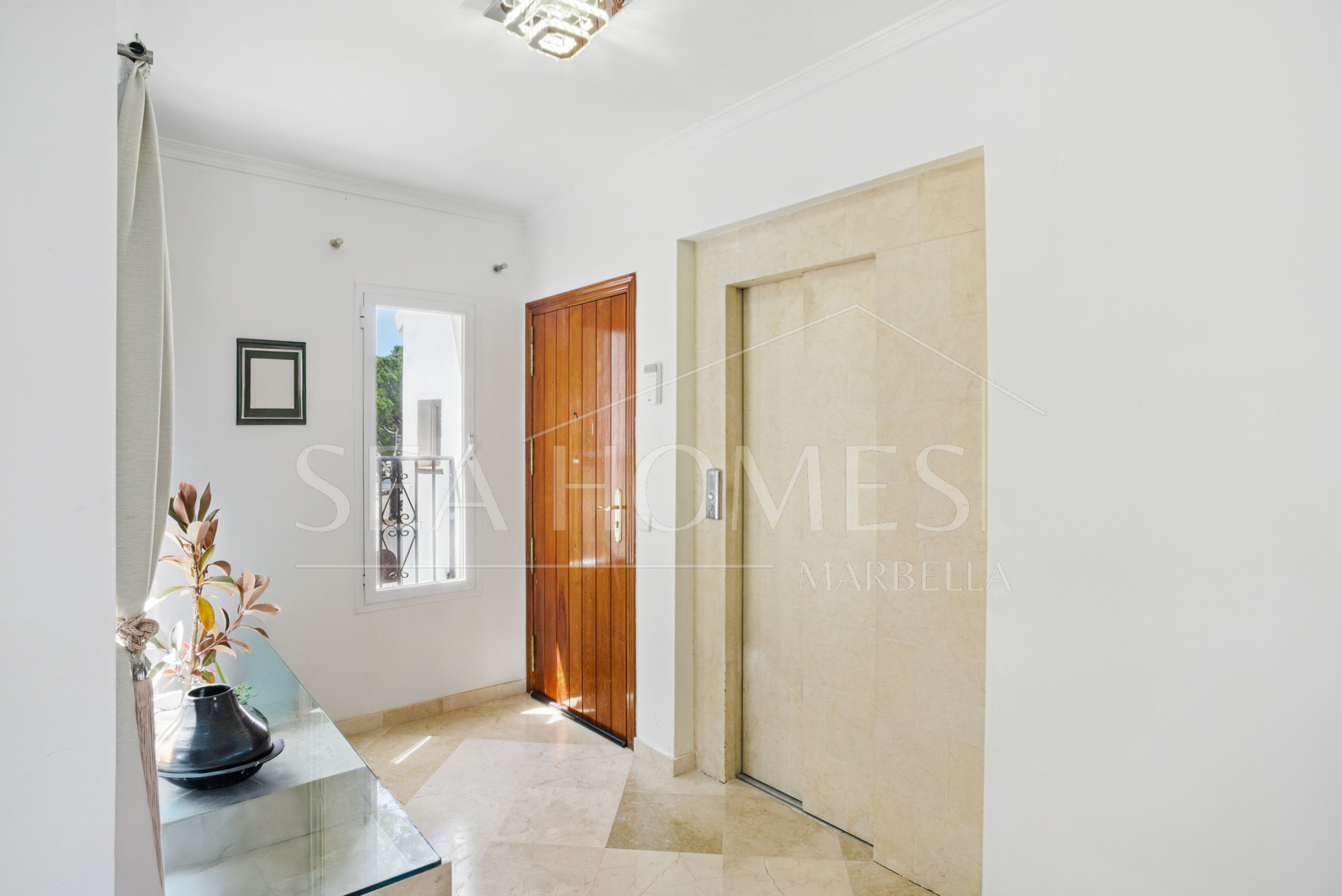 Spacious four-bedroom, duplex penthouse in the Los Pinos de Aloha complex, Nueva Andalucía, Marbella