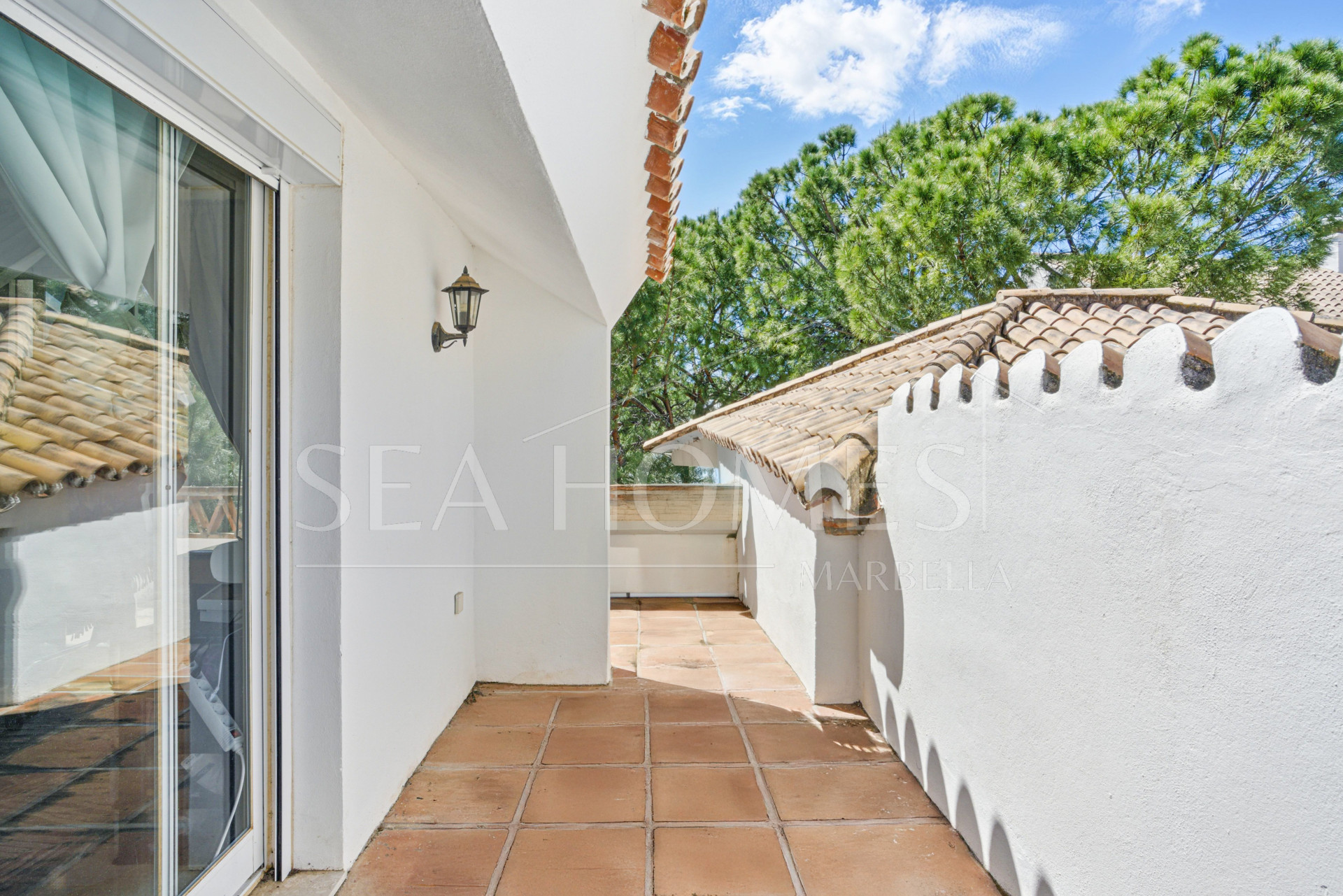 Spacious four-bedroom, duplex penthouse in the Los Pinos de Aloha complex, Nueva Andalucía, Marbella