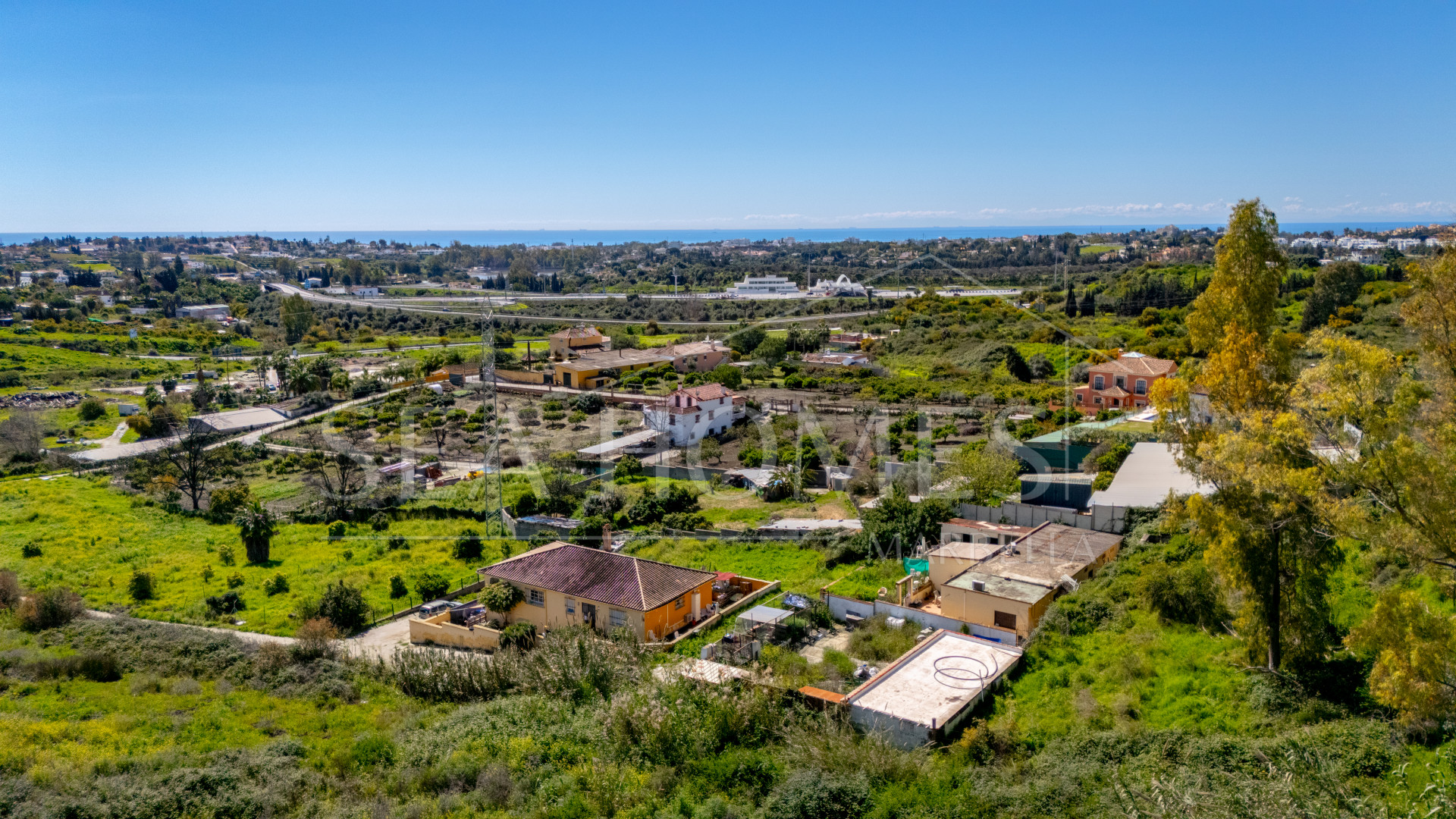 Fantastic south-facing plot for sale in Puerto del Almendro, Benahavís with sea views.