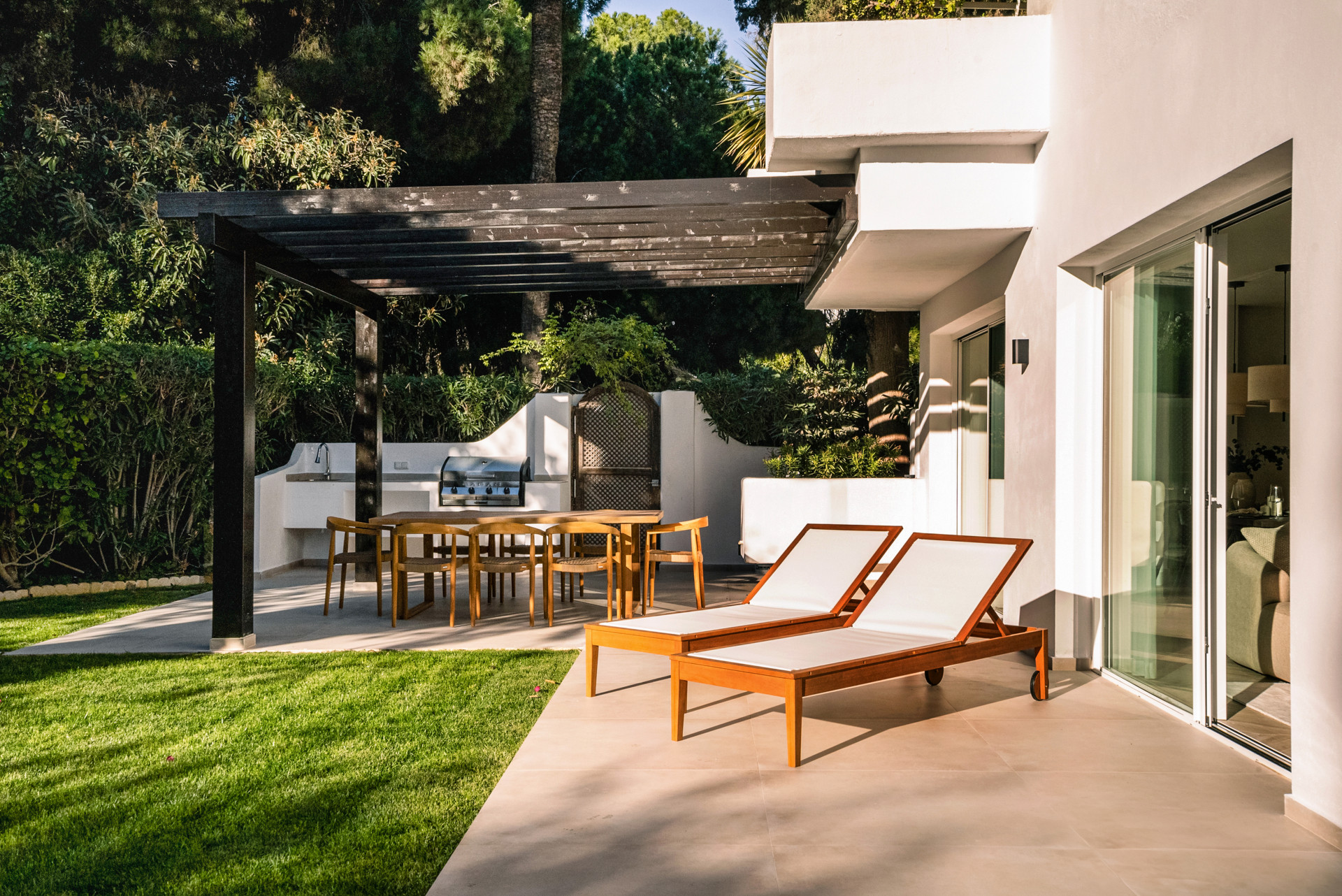 Luxurious Ground Floor Apartment on Marbella's Golden Mile