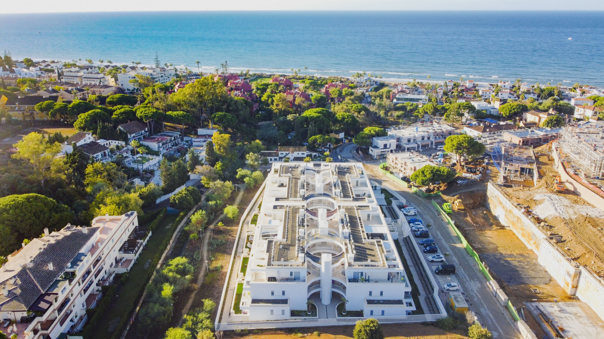 Spektakuläre Zwei-Zimmer-Wohnung im Erdgeschoss der Marke neue gated Gemeinde Estrella Del Mar, Marbella