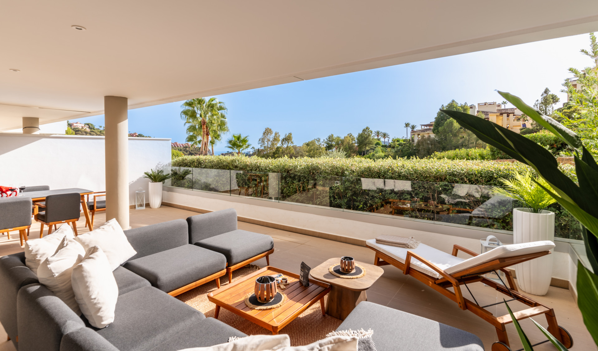 Contemporary three bedroom, southwest facing apartment in La Reserva de Alcuzcuz, Benahavis.