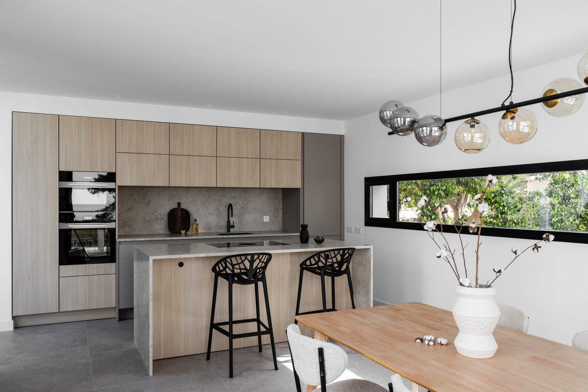 Stunning five bedroom villa in the sought after area of Marbesa,  just steps away from the pristine beaches and vibrant amenities of Marbella