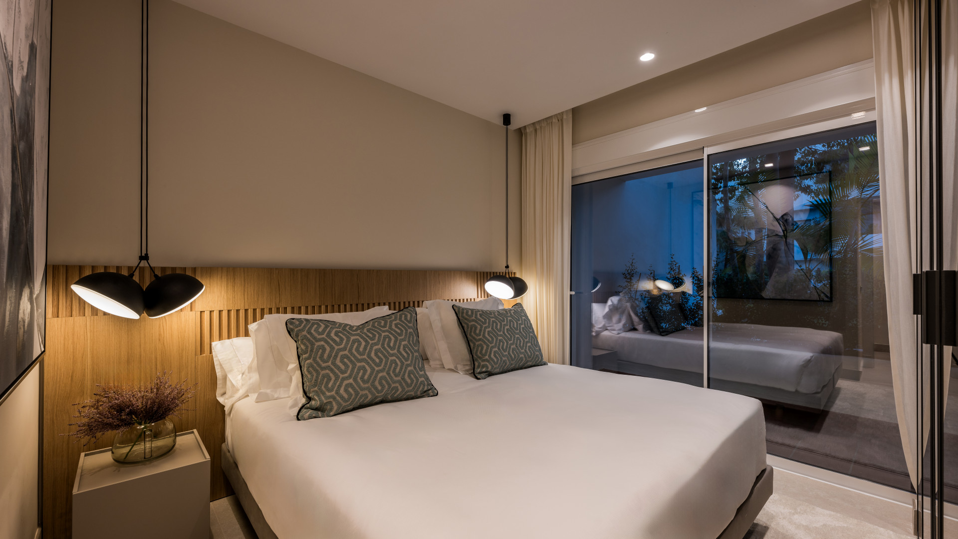 Fantastic south facing three bedroom ground floor apartment located in the gated and secure community of Costalita, Estepona