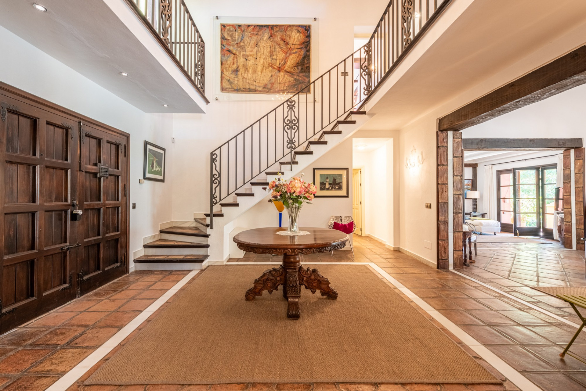 Andalusian four bedroom, southwest villa in an elevated position guaranteeing good views, privacy and tranquillity within an area called El Paraiso Medio