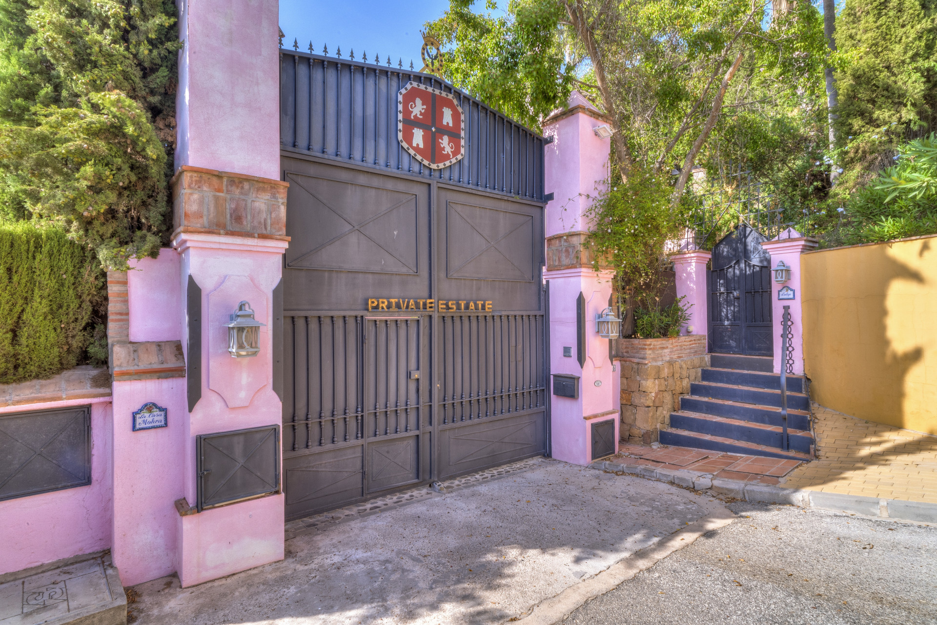 Charming five-bedroom Andalusian style villa in the gated community Puerto de Los Almendros, Benahavis with guest apartment