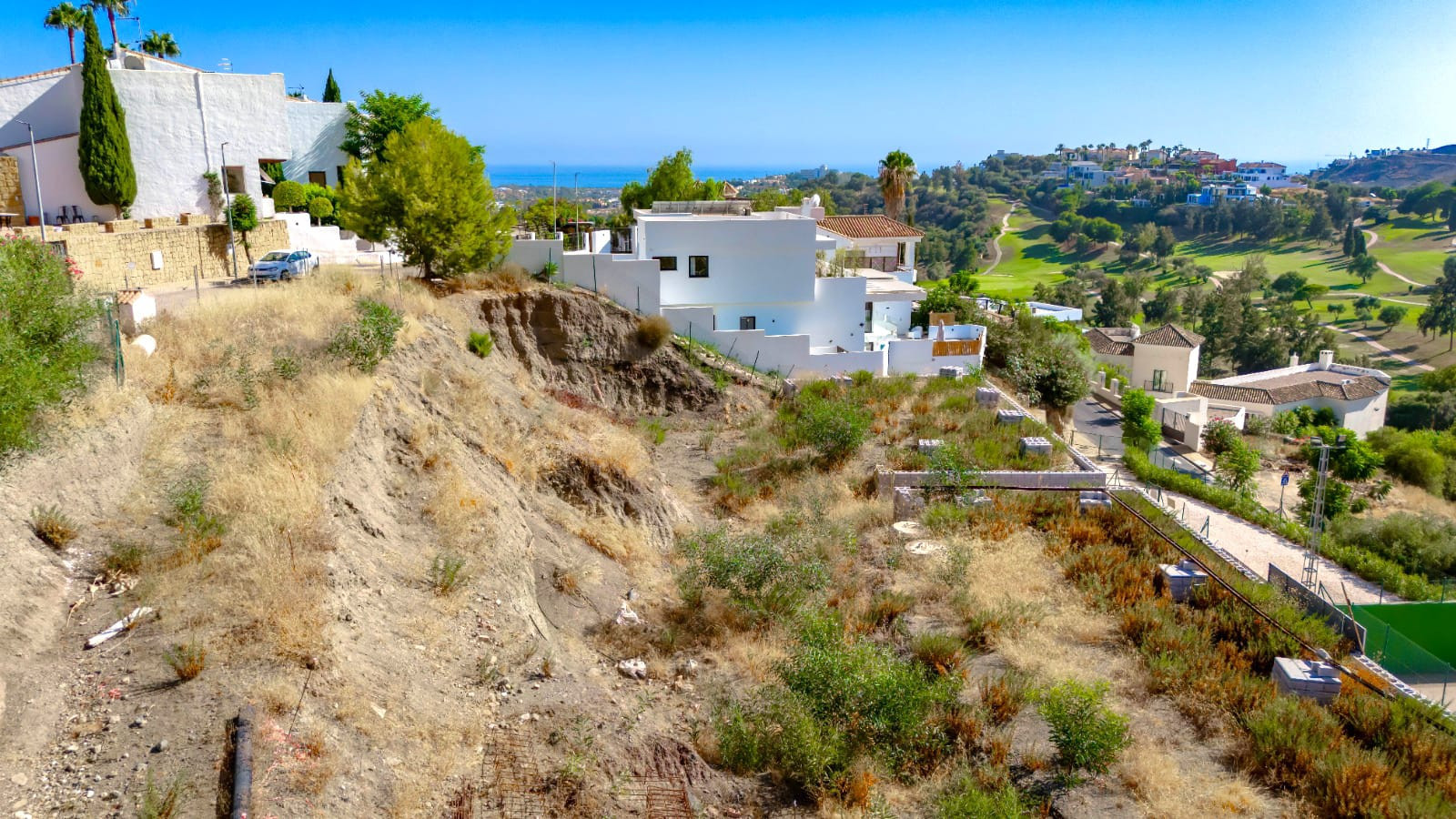 Parcela residencial en venta en una comunidad cerrada de La Alqueria, Benahavis