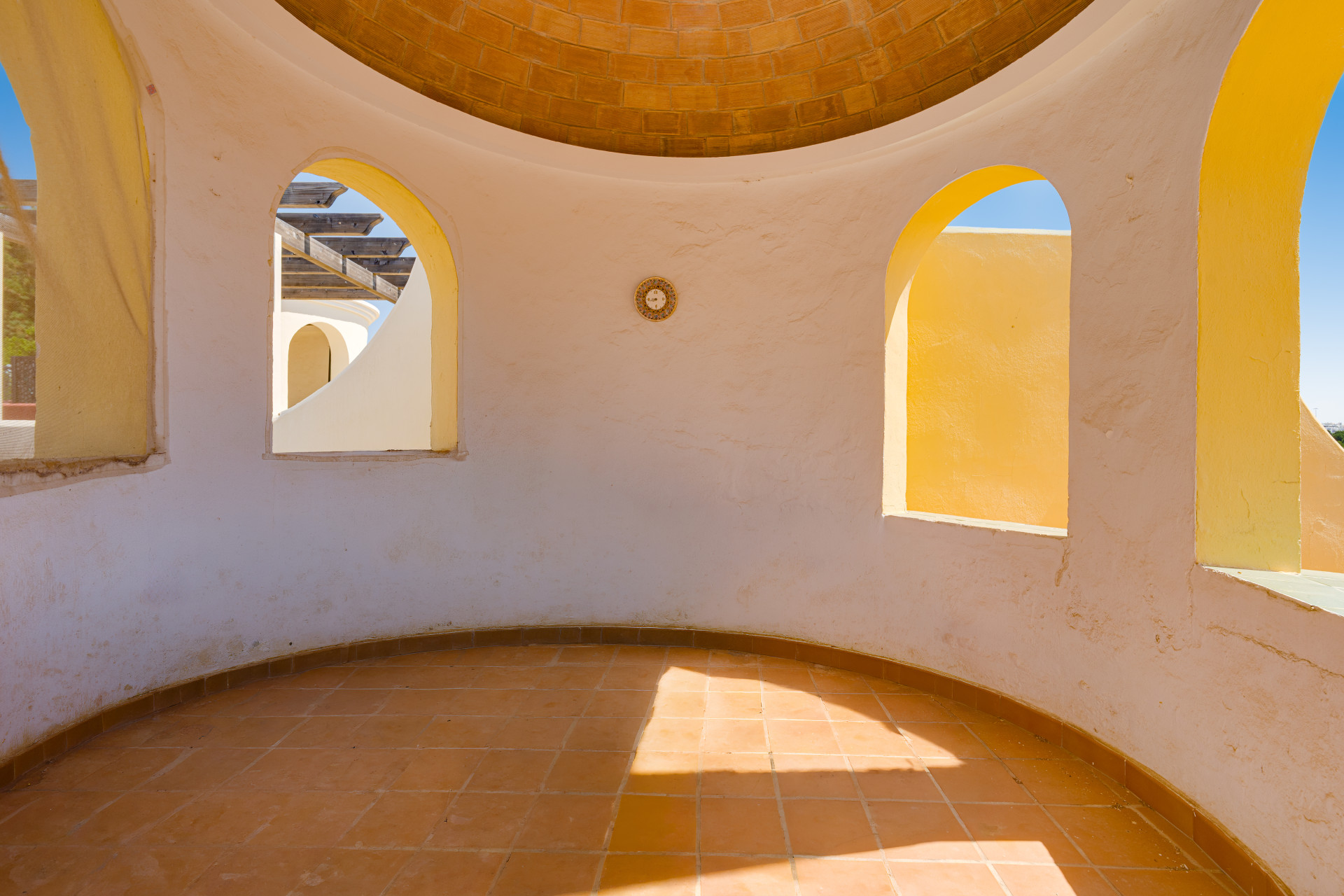 Charming three-bedroom townhouse located in Calahonda, Mijas Costa with sea views — photo 12