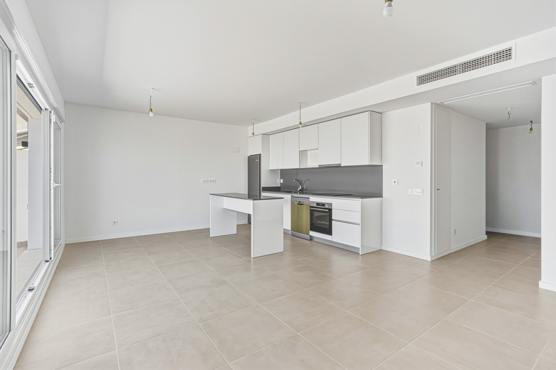 Brand new southwest facing two bedroom apartment located in the sought-after gated community Acqua Gardens, Estepona — photo 10