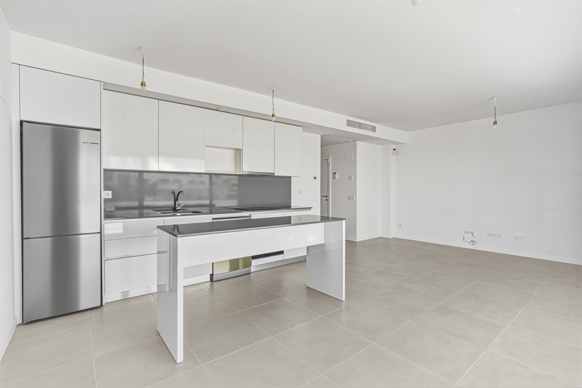 Brand new southwest facing two bedroom apartment located in the sought-after gated community Acqua Gardens, Estepona — photo 6