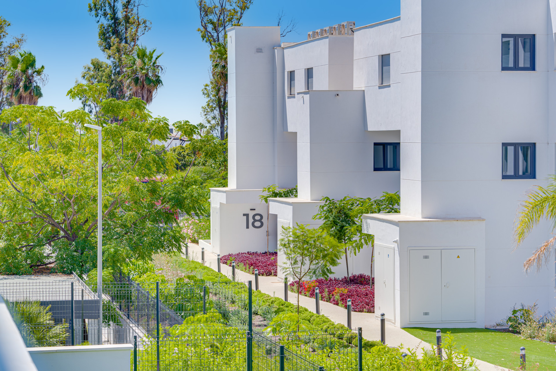 Brand new southwest facing two bedroom apartment located in the sought-after gated community Acqua Gardens, Estepona — photo 11