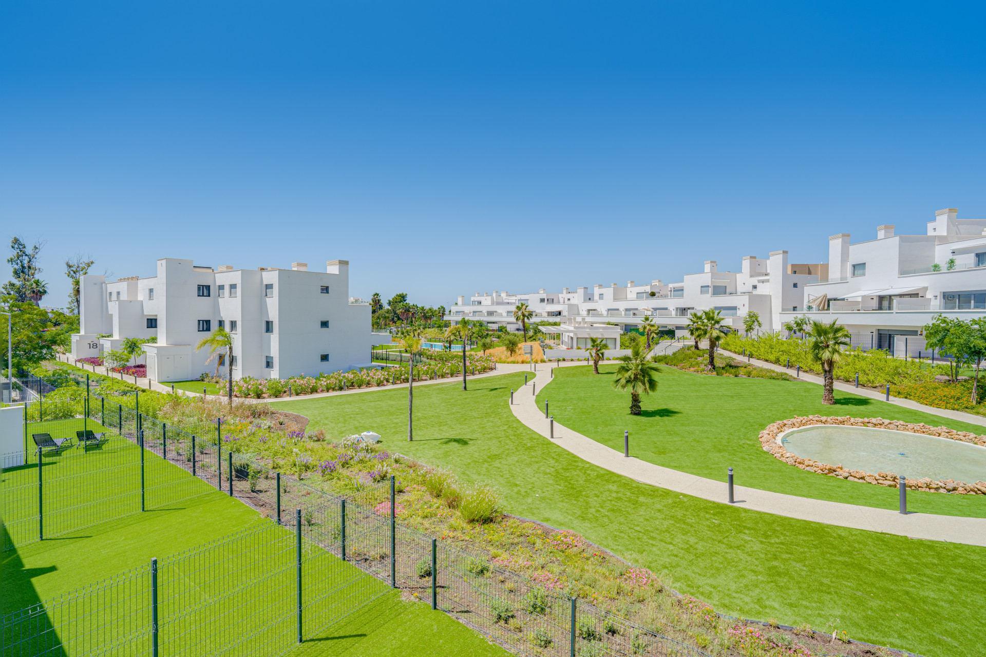 Brand new southwest facing two bedroom apartment located in the sought-after gated community Acqua Gardens, Estepona — photo 8