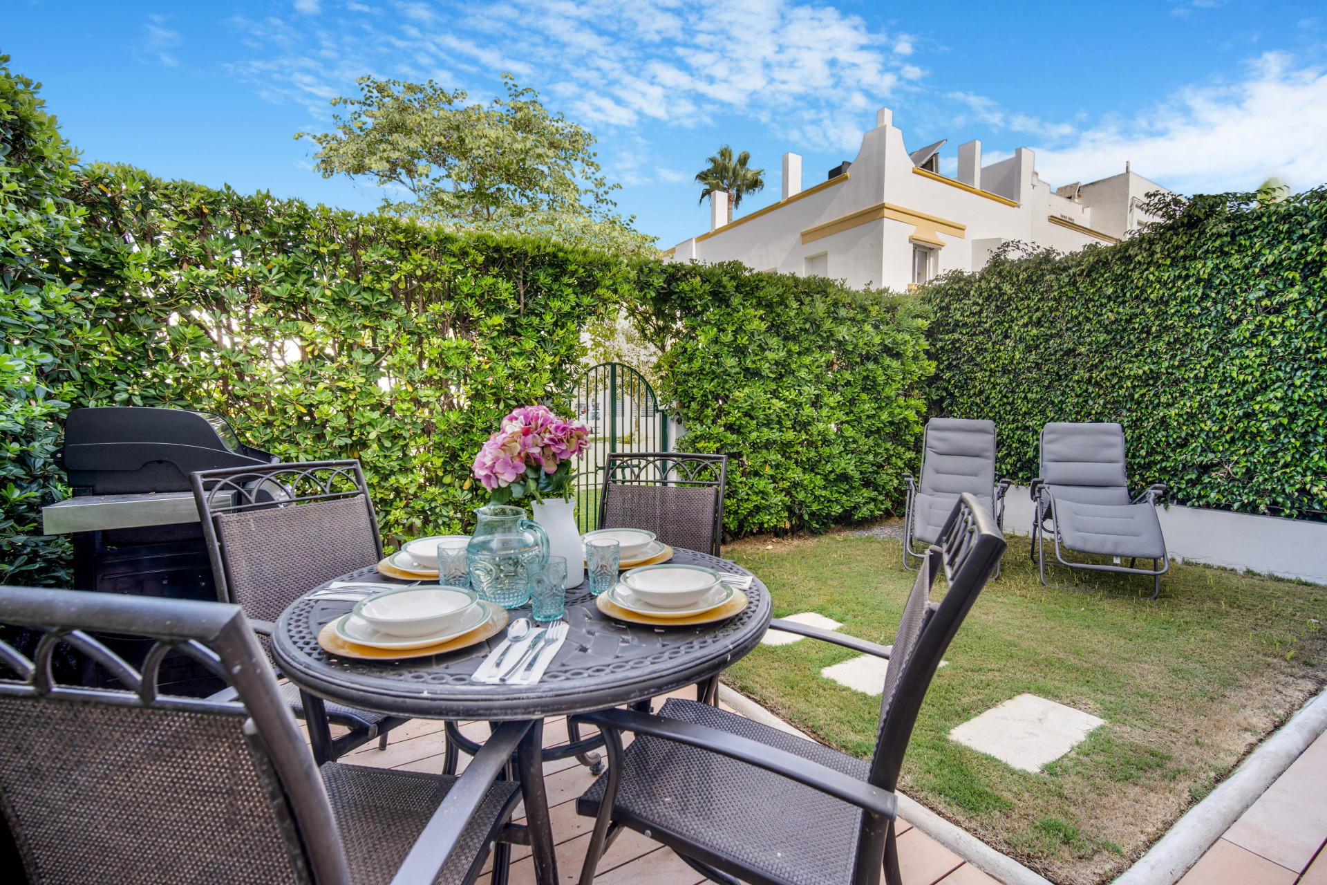 Beautiful frontline beach, four-bedroom end townhouse in the prestigious community of Marbellamar, on Marbella Golden Mile