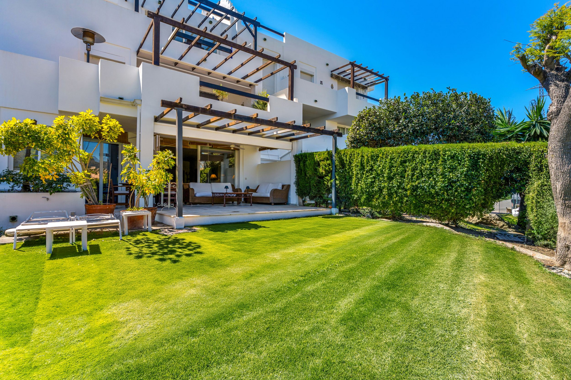 Spacious three-bedroom ground floor apartment situated in the gated community of Las Jacarandas, Bel Air