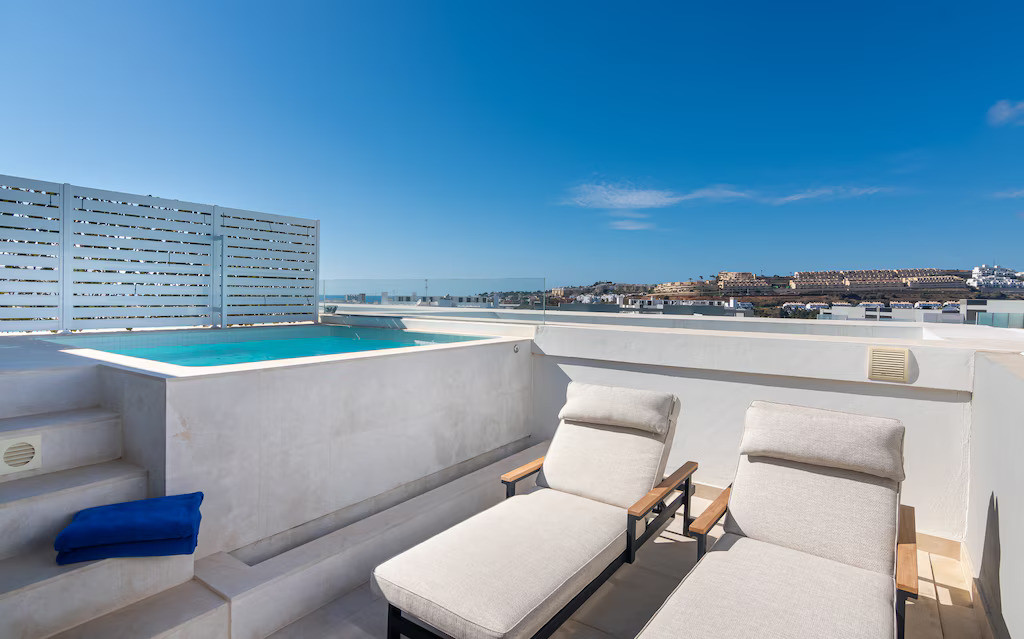 Immaculate four-bedroom townhouse located in an exclusive community in La Cala de Mijas