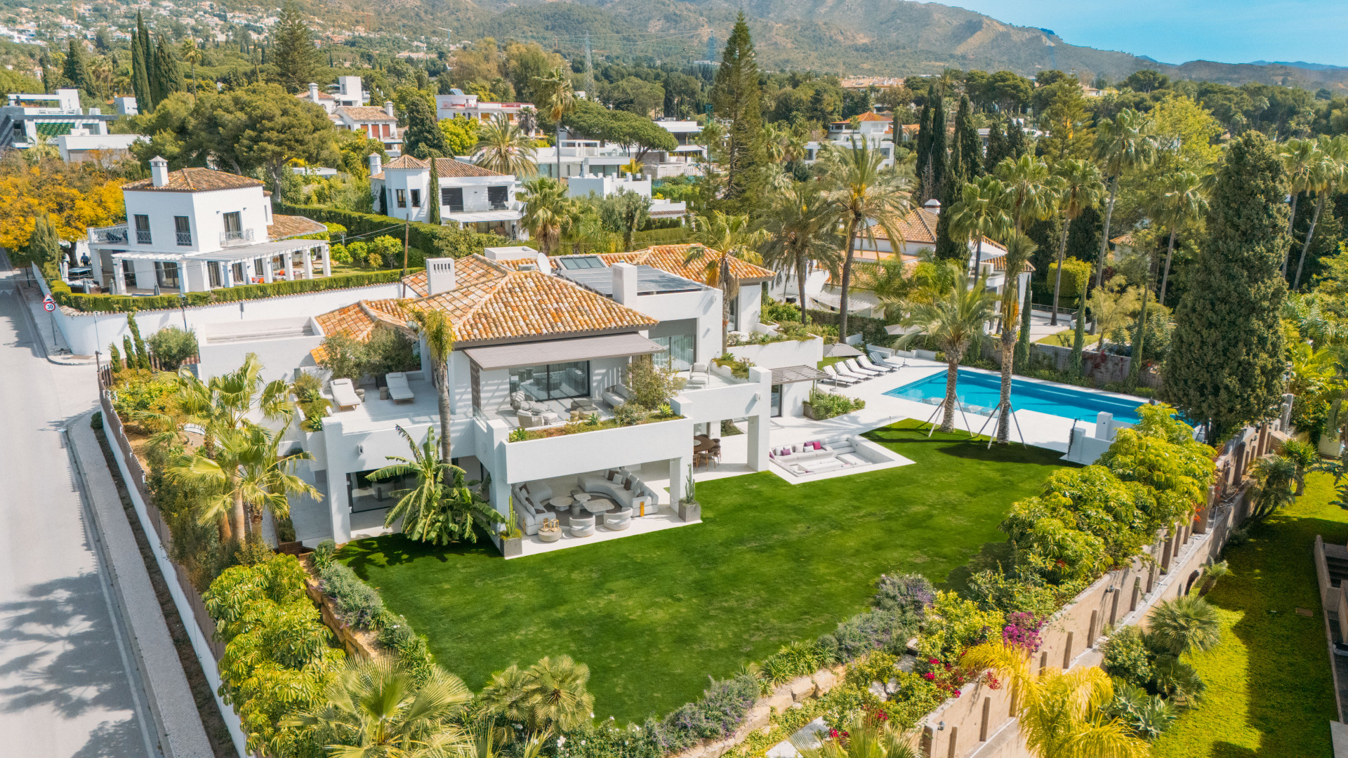 If you’re looking for a modern, luxury retreat that offers privacy and exclusivity, this villa is the perfect escape.