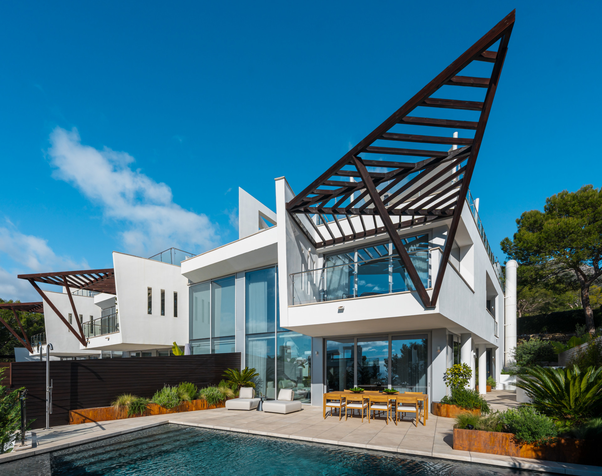 Elegante vivienda contemporánea de cuatro dormitorios orientada al suroeste en Meisho Hills, Milla de Oro de Marbella.